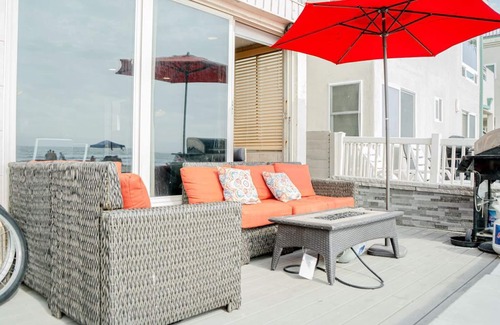 Mission Beach Casa | Ocean Front On Beach! -2 Master BR, 2 Full BA, Patio!, AC, Parking, Close to All