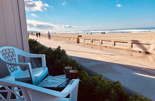 Mission Beach Condominio | Ocean Front on the Mission Beach Boardwalk!