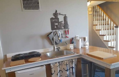Grand Manan Island Apartamento | Ocean Front Private 1 Bdrm + Living + Kitchenette Watch The Fundy Tides BBQ&fire