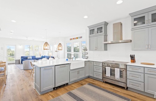 South Beach Casa | Ocean Front Renovated - Steps To Beach- 4BR 3 Full 2 Half BA Bhi Club Pet