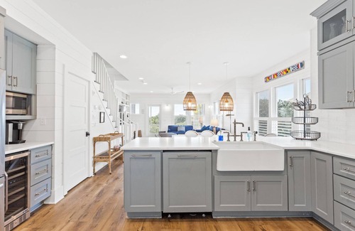 South Beach Casa | Ocean Front Renovated - Steps To Beach- 4BR 3 Full 2 Half BA Bhi Club Pet