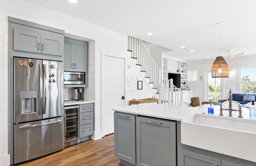 South Beach Casa | Ocean Front Renovated - Steps To Beach- 4BR 3 Full 2 Half BA Bhi Club Pet