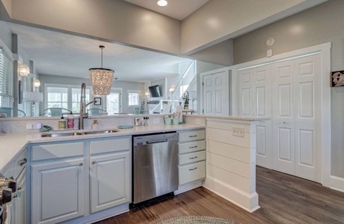 Flora's Bluff Casa | Ocean Front Sleeps 6 Steps to Beach Renovated to New 5 Star Home BHI Club