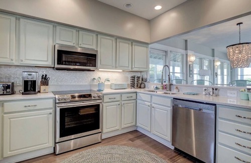Flora's Bluff Casa | Ocean Front Sleeps 6 Steps to Beach Renovated to New 5 Star Home BHI Club
