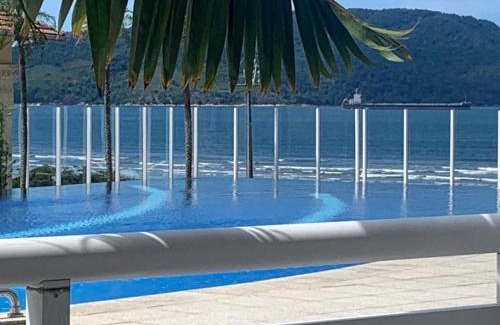 Pompeia Apartamento | OCEAN FRONT UNLIMITED COM VISTA MAR - Wi-FI, Piscina Borda infinita Aquecida de frente ao Mar, Jacuzzi, Saunas e Academia
