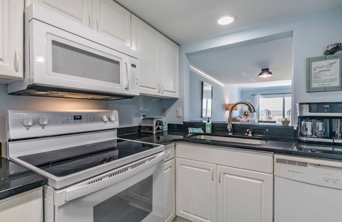 Oceanmarsh Subdivision Condominio | Ocean Front D-Building - ¡ACCESO A LA PISCINA Y VISTAS AL OCÉANO!