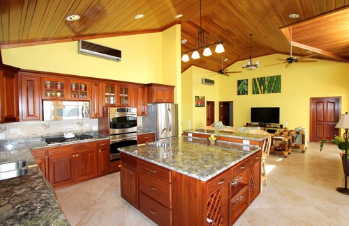 San Pedro Casa | Elegante y lujosa villa frente al mar de 2 dormitorios / 3 baños