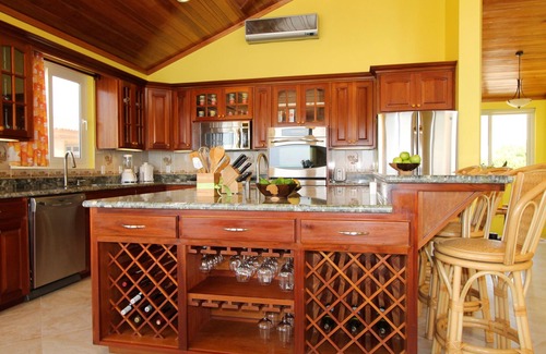 San Pedro Casa | Elegante y lujosa villa frente al mar de 2 dormitorios / 3 baños