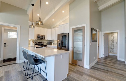 Morro Bay Condominio | Ocean front with Morro Rock views: 2Bdrm Condo at Salty Sister