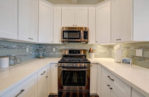 Morro Bay Condominio | Ocean front with Morro Rock views: 2Bdrm Condo at Salty Sister
