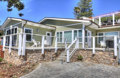 Morro Bay Condominio | Ocean front with Morro Rock views: 2Bdrm Condo at Salty Sister
