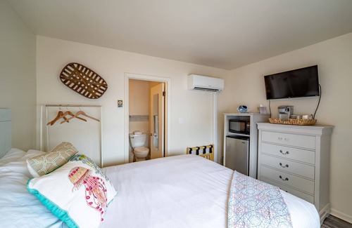 Rehoboth Beach Hotel | Ocean Glass Inn - Deluxe Room