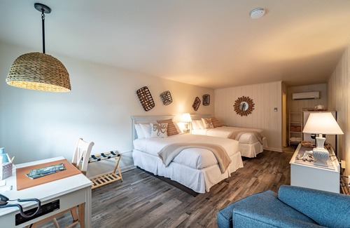 Rehoboth Beach Hotel | Ocean Glass Inn - Deluxe Queen Room