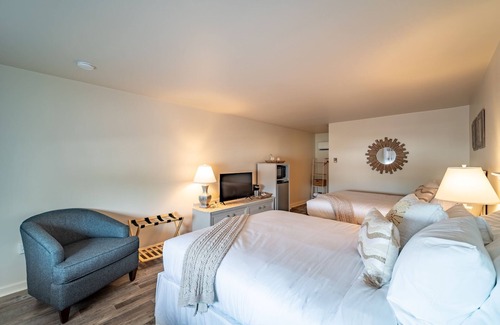 Rehoboth Beach Hotel | Ocean Glass Inn - Deluxe Queen Room