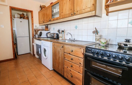 Ardnatrush Cabaña | OCEAN HEIGHTS, family friendly in Glengarriff, County Cork