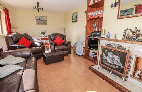 Ardnatrush Cabaña | OCEAN HEIGHTS, family friendly in Glengarriff, County Cork