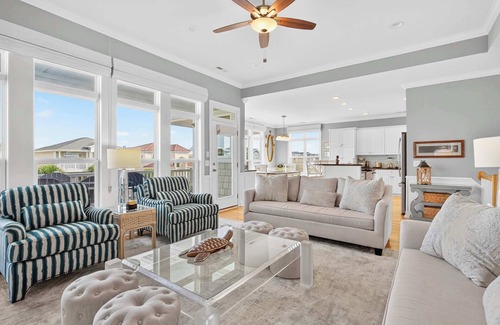 Ocean Isle Beach Casa | Ocean Isle Beach Oasis: Private Pool & Tiki Bar