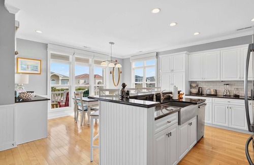 Ocean Isle Beach Casa | Ocean Isle Beach Oasis: Private Pool & Tiki Bar