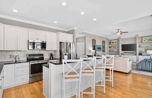 Ocean Isle Beach Casa | Ocean Isle Beach Oasis: Private Pool & Tiki Bar