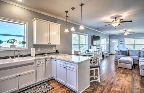 Ocean Isle Beach Casa | Ocean Isle Beach Escape - Centrally Located!