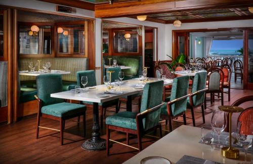 Historic Seaport Complejo | Ocean Key Resort & Spa, a Noble House Resort