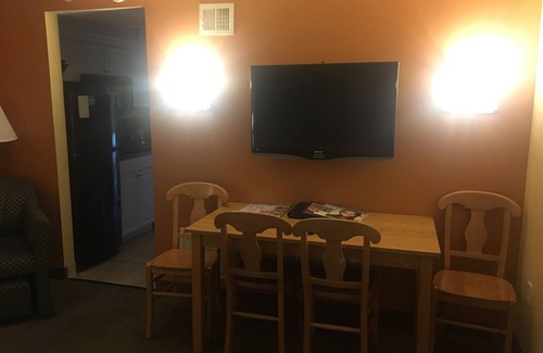 Northeast Virginia Beach Condominio | Ocean Key Resort 1BR 1BA para 4 personas uso gratuito de bicicletas, entrada al zoológico gratis y acuario