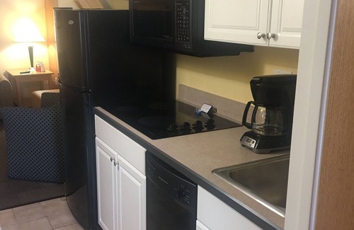 Northeast Virginia Beach Condominio | Ocean Key Resort 1BR 1BA para 4 personas uso gratuito de bicicletas, entrada al zoológico gratis y acuario