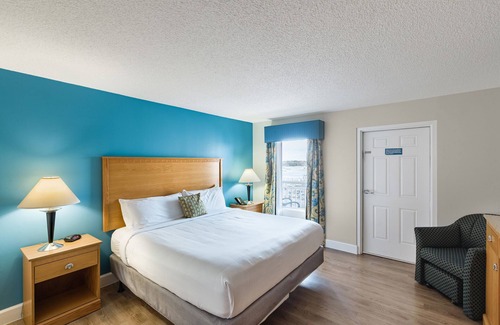Northeast Virginia Beach Complejo | Ocean Key Resort 2BR Unit – Steps from Beach, Kitchen, 2 Bathrooms, Sleeps 6