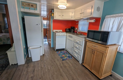 Myrtle Beach Complejo | Ocean Lakes bungalow just steps from the ocean.