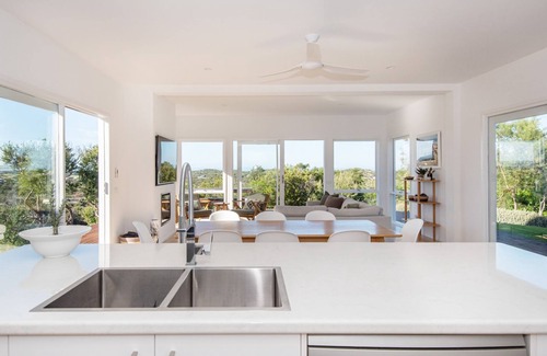 Rye Casa | Ocean Panorama on Hetty with pool and spa
