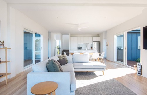 Rye Casa | Ocean Panorama on Hetty with pool and spa