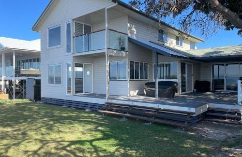 Beachmere Casa | Ocean Pearl - 3 bedroom beachfront property!