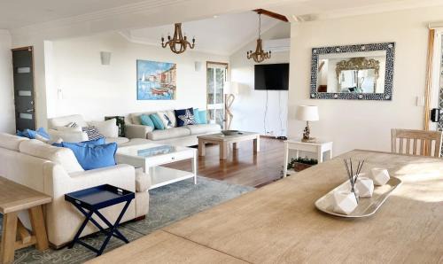 Beachmere Casa | Ocean Pearl - 3 bedroom beachfront property!