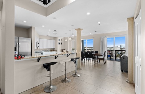 Myrtle Beach Condominio | Ocean Pearl: 7 BR Oceanfront Condo with Pool