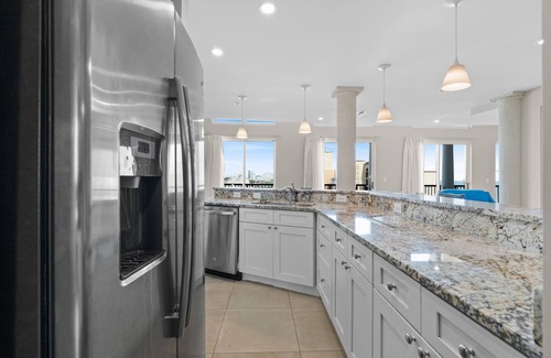 Myrtle Beach Condominio | Ocean Pearl: 7 BR Oceanfront Condo with Pool