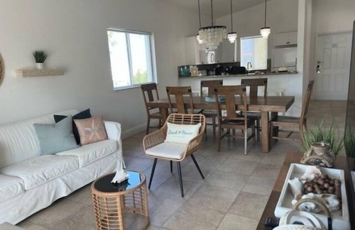 Alice Town Apartamento | Ocean Pearl Bimini Bay Entire Condo Close to Pool with an optional golf cart