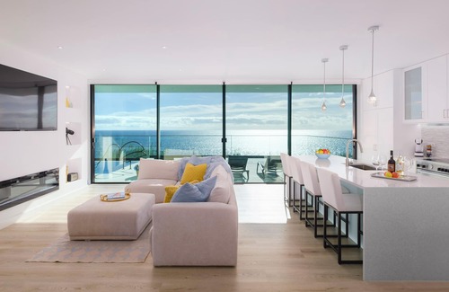 Ponta Garca Casa | Ocean Pearl - Deluxe Ocean View with Heated Pool