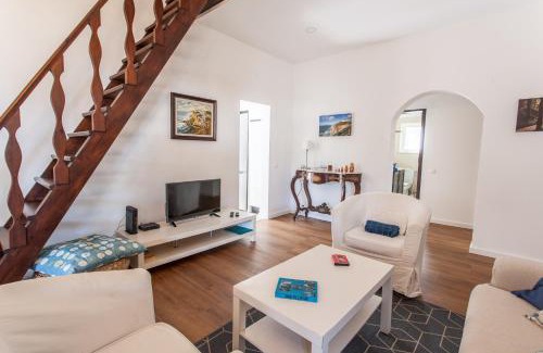 Azenhas do Mar Casa | Ocean, Pines and Mountain - Renovated February 2025 - AC