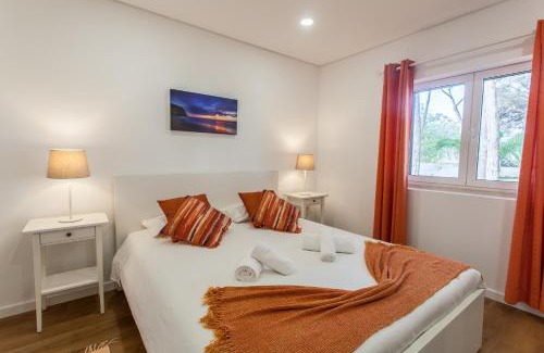 Azenhas do Mar Casa | Ocean, Pines and Mountain - Renovated February 2025 - AC