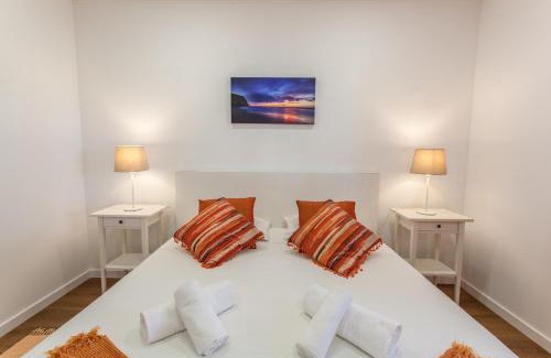 Azenhas do Mar Casa | Ocean, Pines and Mountain - Renovated February 2025 - AC