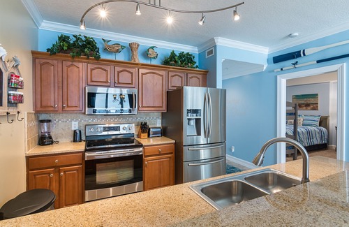 Panama City Beach Condominio | ¡Fechas de otoño disponibles! Condominio frente al mar Bellamente actualizado con servicio de playa