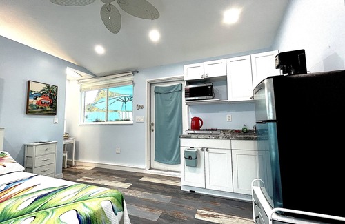Mango Groves Apartamento | Ocean Retreat at the Historic District. 1.5mi to beach & 0.3mi to LWB Downtown