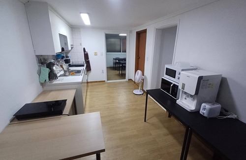 Hapjeong-dong Casa | Ocean's Guesthouse - foreigners only