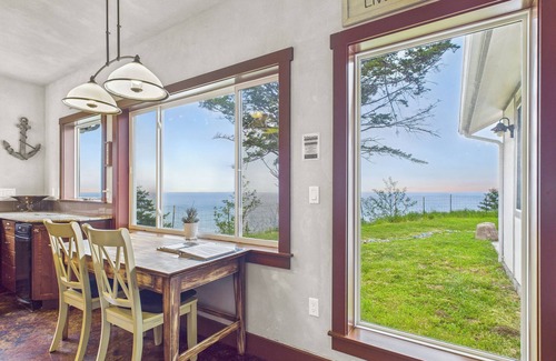 Shelter Cove Casa | Ocean's Overlook- Panoramic Ocean Views, Cozy and Comfortable
