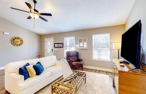 Pretty Bayou Casa | Ocean's Shimmer Sanctuary