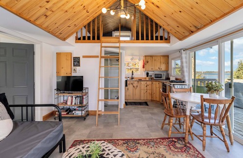 Feltzen South Chalet De Esquí | Ocean Sanctuary - The Salty Cribb Cabin