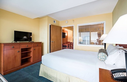 Northeast Virginia Beach Complejo | Ocean Sands Resort Oceanfront condo with Oceanfront Balcony!