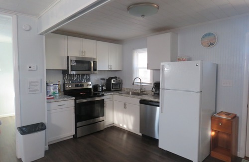 South Nags Head Cabaña | OCEAN SIDE-Cozy Cottage for Two / NO STREETS TO CROSS