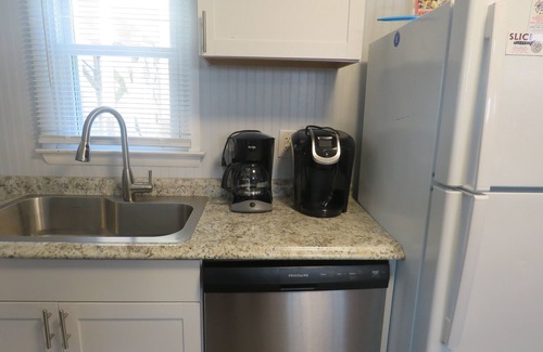 South Nags Head Cabaña | OCEAN SIDE-Cozy Cottage for Two / NO STREETS TO CROSS