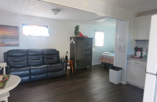South Nags Head Cabaña | OCEAN SIDE-Cozy Cottage for Two / NO STREETS TO CROSS